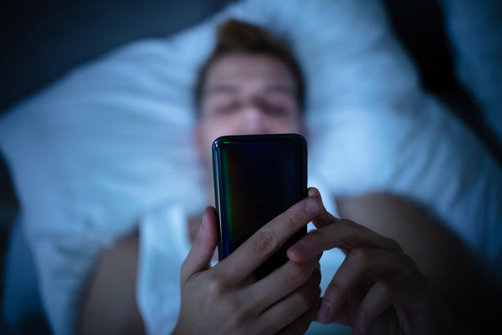 using-phone-in-bed